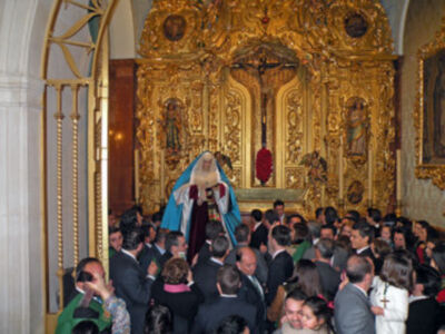 Provincia. Procesión claustral de los titulares de la Hermandad de Vera-cruz de Alcalá del Río.