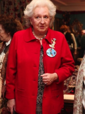 La Infanta Pilar inaugura el rastrillo en Sevilla ante la ausencia de la duquesa de Alba