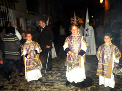 La Hermandad del Nazareno de Alcalá del río sin completar su estación.