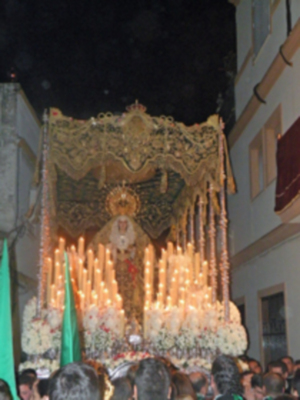Esplendor de Jueves Santo en la Hermandad de la Vera-cruz de Alcalá del Río