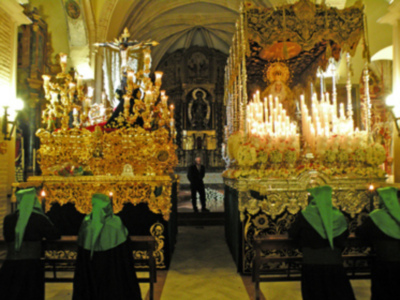 Esplendor de Jueves Santo en la Hermandad de la Vera-cruz de Alcalá del Río