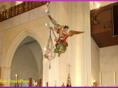 Jueves Santo  en la Hdad. Sacramental Los Gitanos, la Excma. Sra. Duquesa de Alba, acudió un año más a visitar los pasos en su Santuario.
