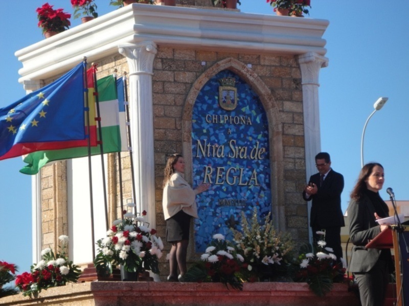 Celebración en Chipiona con banderas y homenaje a Nuestra Señora de la Regla.