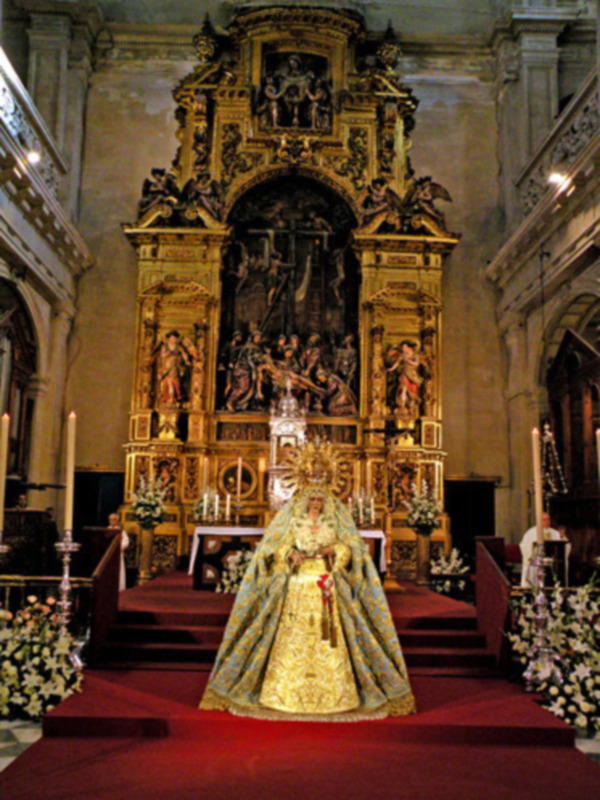 Procesión de la Virgen en la Catedral de Cádiz, España.