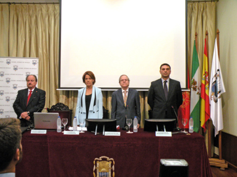 Sevilla. Inaugurada la Exposición Navarra intensa y Homenaje a Julio Caro Baroja y posterior conferencia con la presencia de la Presidenta de la Comunidad Foral de Navarra, Yolanda Barcina