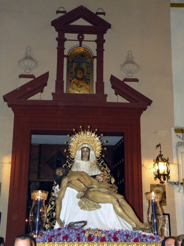 Imposición de la imagen de la Virgen del Rosario en la Parroquia de San Juan Bautista.