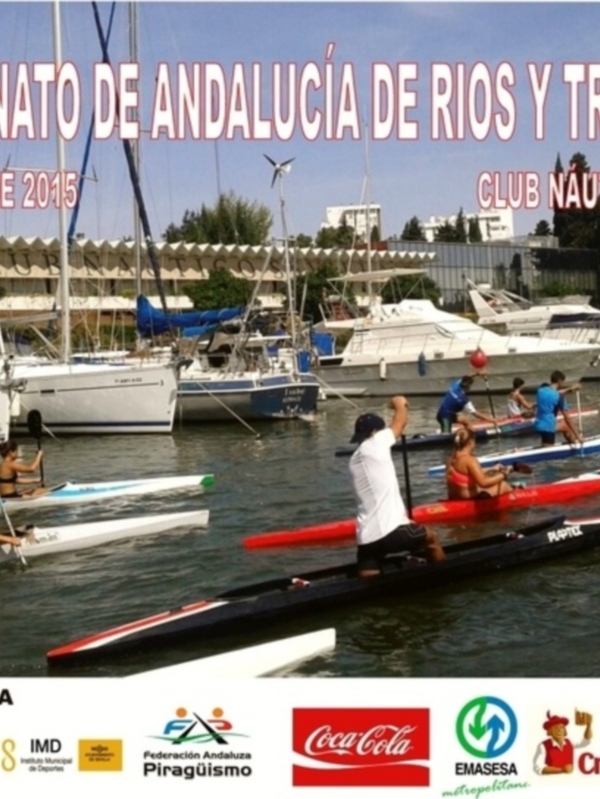 Campeonato de Andalucía de Ríos y Travesías, Club Náutico Sevilla, 18 de julio de 2015, con competidores en canoas y kayaks en un puerto marítimo.