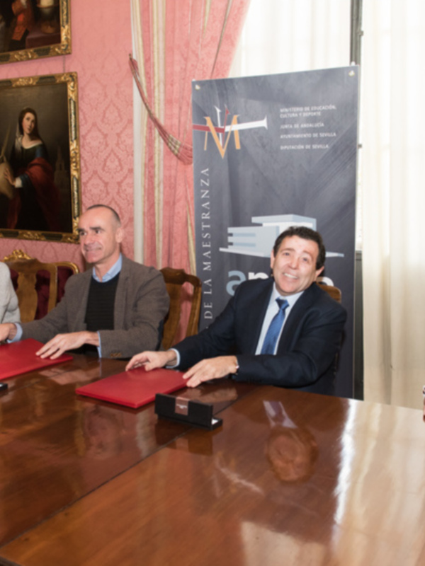 Conferencia de prensa en la Junta de Andalucía, con representantes del Ministerio de Educación y otros organismos.