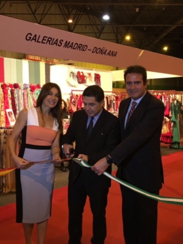 Inauguración de Galerías Madrid - Doña Ana en un evento de moda.