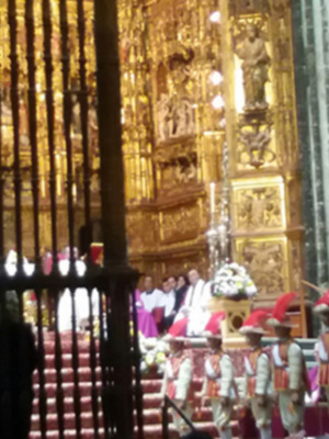 Cumpliendo con la tradición los SEISES bailaron en la Catedral de Sevilla