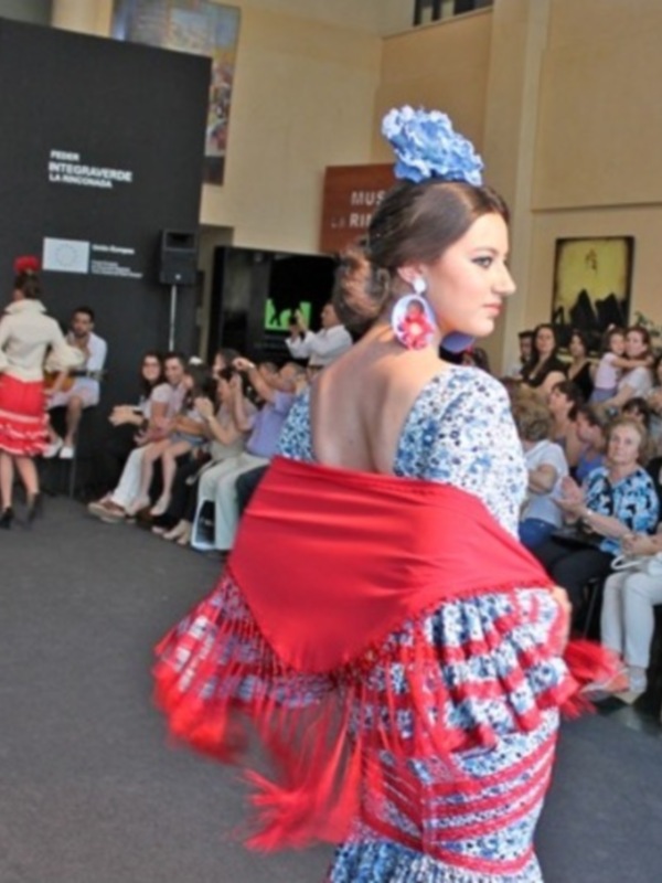 Desfile de moda flamenca en el Certamen de La Rinconada, 2014.
