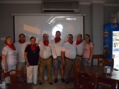 Desde Sevilla los Navarros despiden las fiestas de San Fermín.