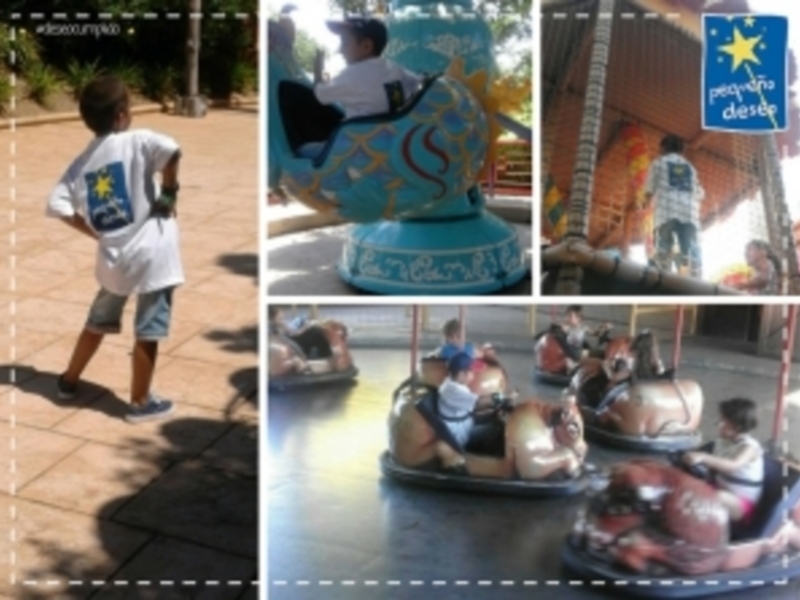 Niño disfrutando de un día en el parque, jugando en un carrusel y conduciendo un coche de choque.