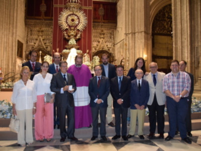 Altar de la preparación de los cultos de la Coronación de la Paz