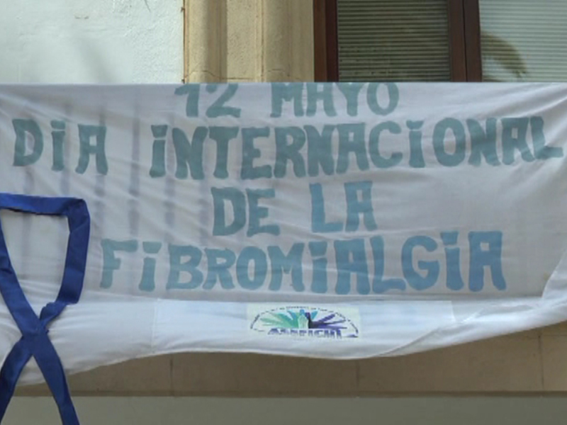 Banderola conmemorativa del Día Internacional de la Fibromialgia, celebrado el 12 de mayo.