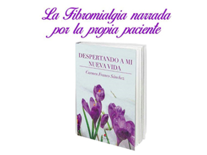 Un libro titulado 'La Fibromialgia narrada por la propia paciente' de Carmen Franco Sánchez, con un diseño elegante y una portada con flores púrpuras.