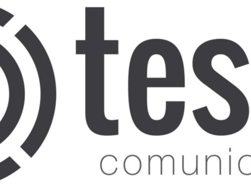 Logotipo de Teseo Comunicación con diseño circular y texto en español.