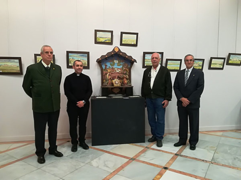 Presentación de arte religioso en una exposición con cuatro invitados.