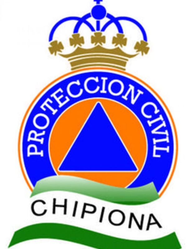 Escudo de Protección Civil con corona y triángulo central, representando seguridad y protección.