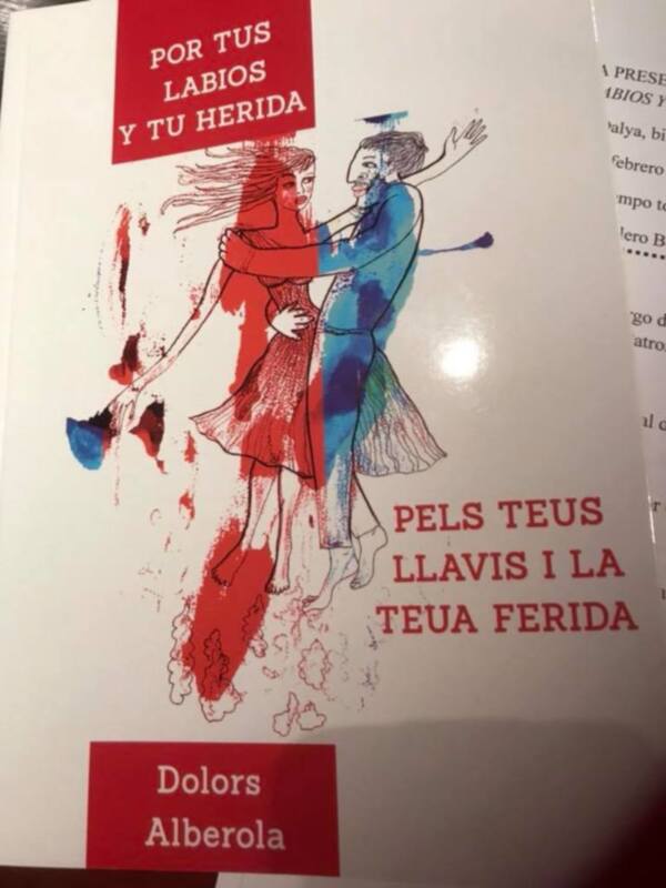 Ilustración de una pareja bailando con textos en catalán sobre amor y heridas.