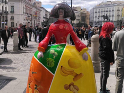 Esculturas de meninas en las calles de Madrid