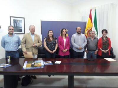 Isabel Jurado firma cinco convenios con los que el Ayuntamiento de Chipiona apoya a colectivos sociales y culturales