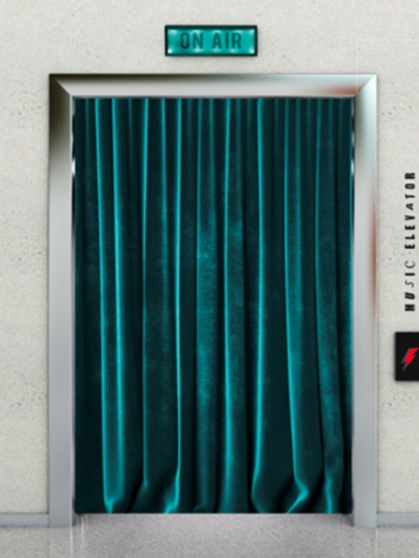 Pantalla de sonido con cortina de terciopelo verde y botón de control de música en el borde derecho.