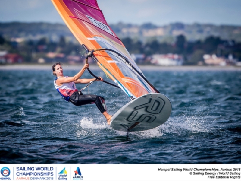Competidor en acción durante el Hempel Sailing World Championships en Aarhus, Dinamarca 2018.