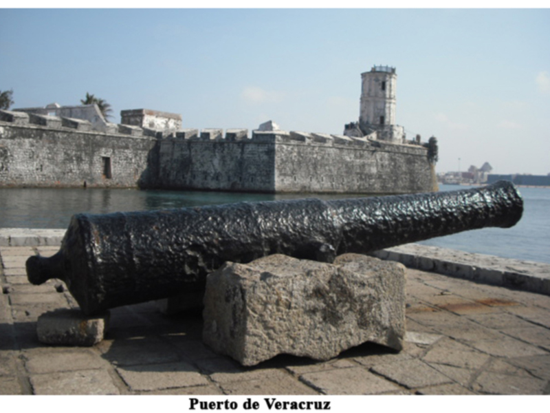 Canon histórico frente a las fortificaciones del Puerto de Veracruz, México.