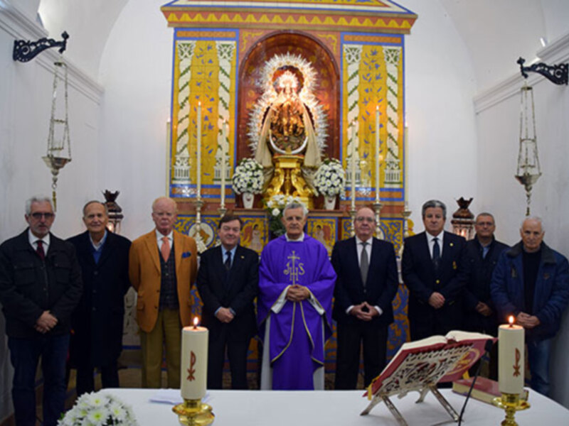 El director espiritual de la Hermandad de la Sagrada Cena presidio la misa de difuntos de la RLNE y HNME.
