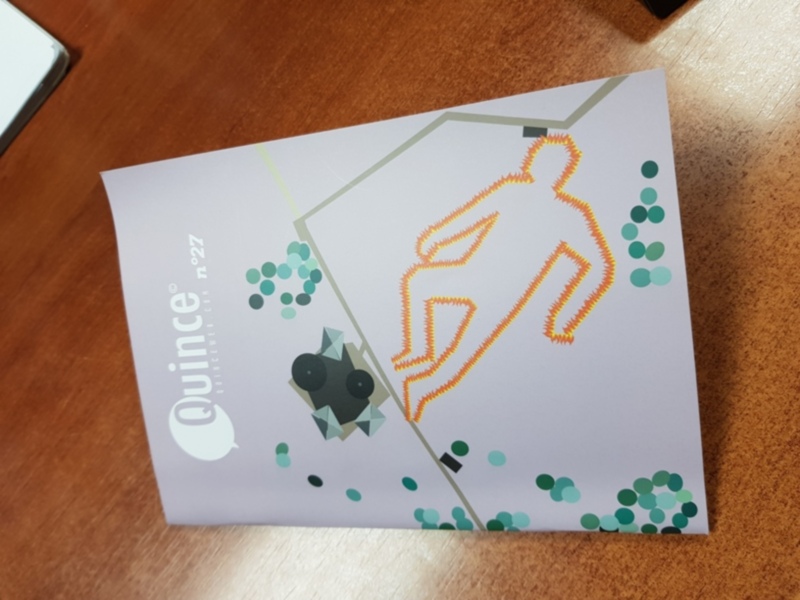 Portada del libro Quince nº27 con diseño geométrico y puntos en tonos verdes y naranjas sobre fondo blanco.