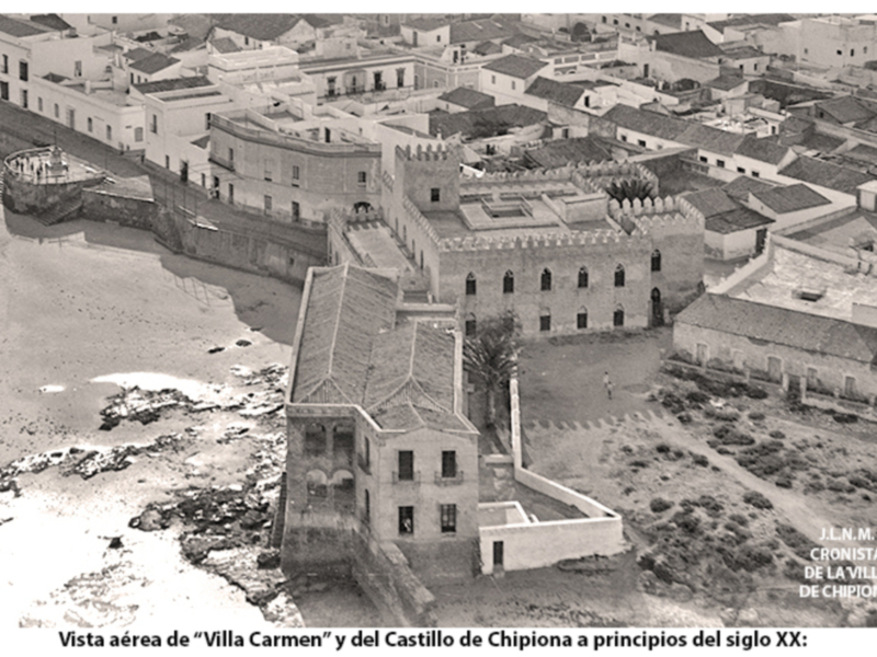 Vista aérea de 'Villa Carmen' y del Castillo de Chipiona a principios del siglo XX
