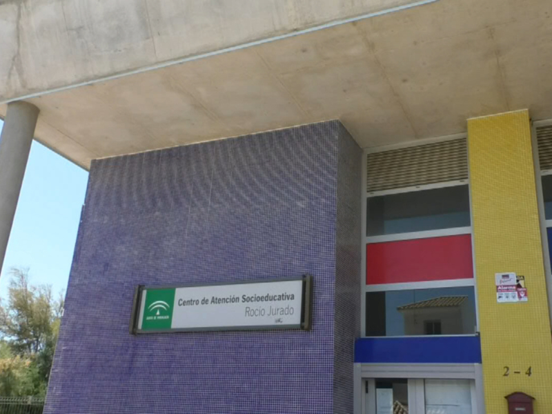Entrada del Centro de Atención Socioeducativa Rocío Jurado.