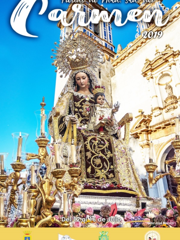 Fiestas de Ntra. Sra. del Carmen 2019 en Chipiona, con la imagen de la Virgen del Carmen en el centro, rodeada de luces y flores, y la fecha de celebración del 12 al 16 de julio.