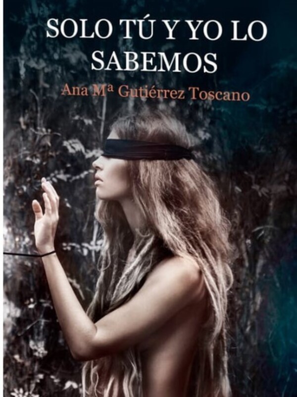 Mujer con venda en la cabeza en un entorno natural, con texto 'SOLO TÚ Y YO LO LO SABEMOS' y firma 'Ana Mª Gutiérrez Toscano'