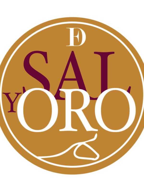 Logotipo circular con el texto 'SAL Y ORO' en letras grandes y una 'D' en la parte superior.