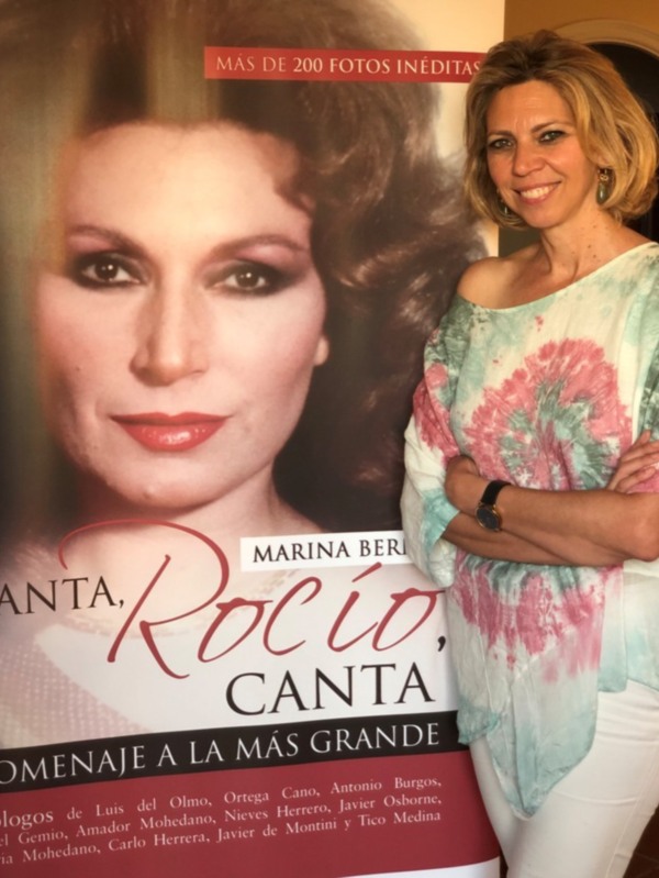 Presentación del libro 'Rocío Canta' de Marina Bermejo, con más de 200 fotos inéditas.