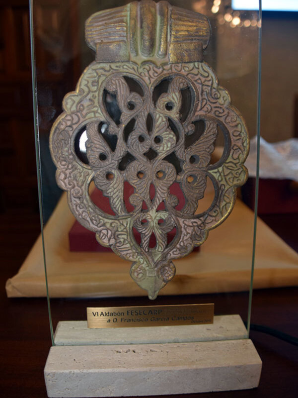 Premio VI Aldabón FESECARP otorgado a D. Francisco García Campos en octubre de 2010.