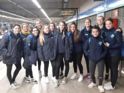 Las chicas del C.W. Dos Hermanas presentan credenciales en la categoría de plata