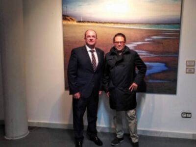 Bartolomé Junquero consigue el premio de pintura ‘Timoteo Pérez Rubio’ en Oliva de la Frontera en Badajoz, con su obra ‘A solas con el mar’