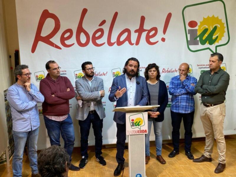 Presentación de IU en evento político con el lema 'Rebélate!'