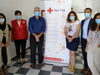  Clece y sus empleadas entregan más de 700 kilos de alimentos con destino a Cruz Roja