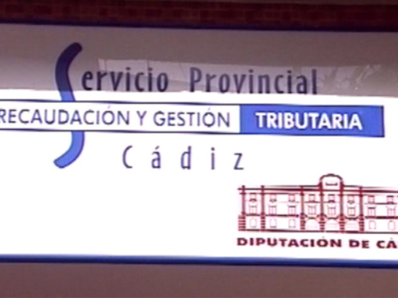Placa informativa del Servicio Provincial de Recaudación y Gestión Tributaria de Cádiz.