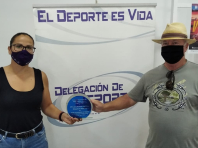 El Club de petanca Playa de Regla agradece a Laura Román su ayuda para la organización del torneo de este verano