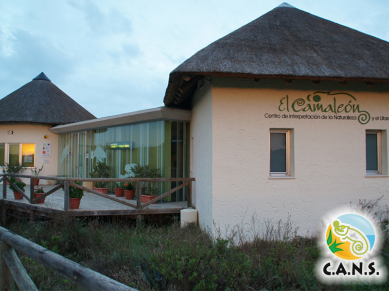 Centro de interpretación de la Naturaleza y el Litoral 'El Camaleón', un espacio dedicado a la conservación y educación ambiental.