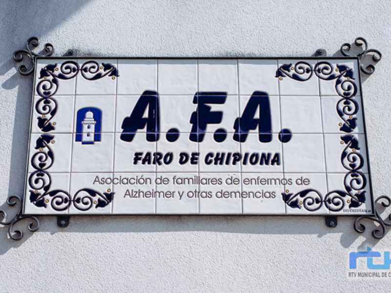 Placa de la Asociación de Familiares de Enfermos de Alzheimer y otras demencias de Chipiona.