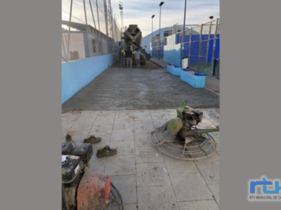La Delegación de Deportes procede al hormigonado de la zona de paso entre las pistas de pádel y el campo de fútbol