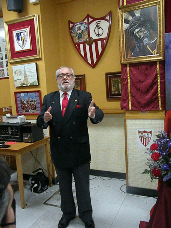 Eduardo Sánchez, presidente de la Asociación de Amigos del Sevilla, en una reunión con el presidente de la Federación de Fútbol de Andalucía, José Luis Gómez, en el Palacio de la Alameda de Hércules, Sevilla.