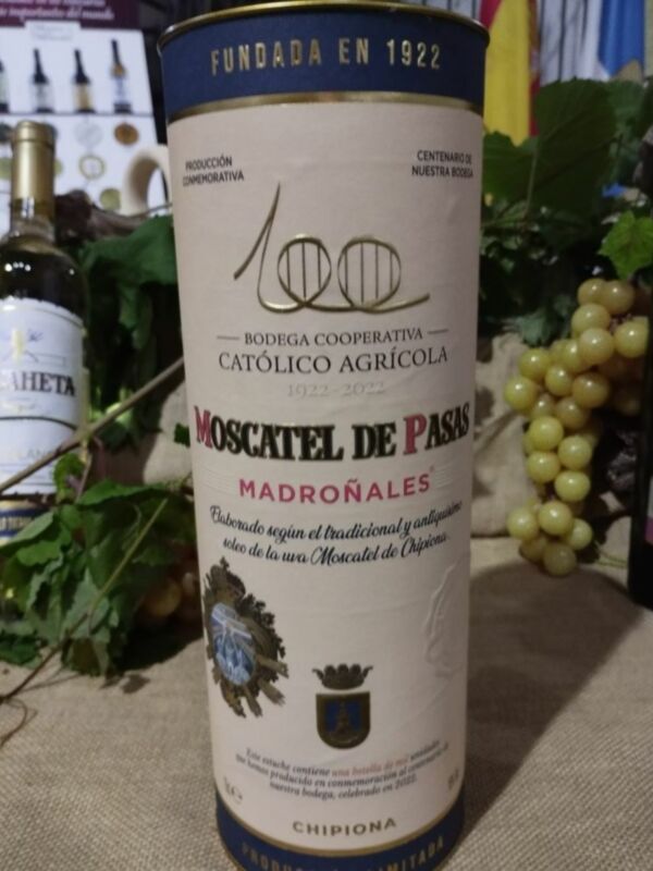 Botella de Moscatel de Pasas Madroñales de Chipiona, fundada en 1922, conmemorando su centenario.