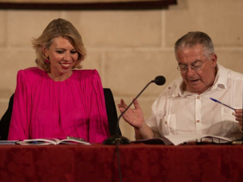 Marina Bernal pasó con sus ‘Anónimos Infinitos 3’ por la Feria del Libro de Jerez que fue un éxito de público y presentaciones